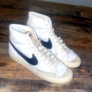 Women’s Nike Blazer mid 77 vintage classic sneaker size 10.5